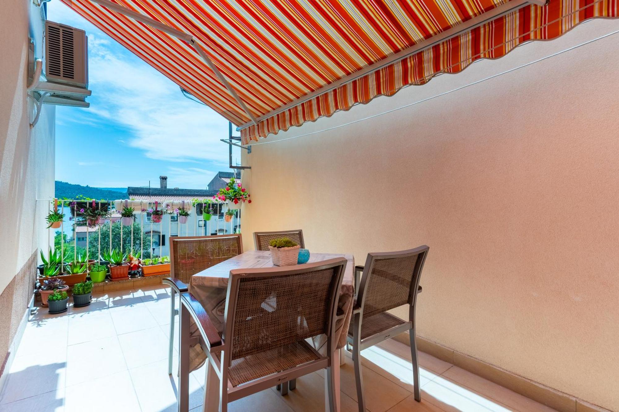 Apartman Laura Cres Zewnętrze zdjęcie